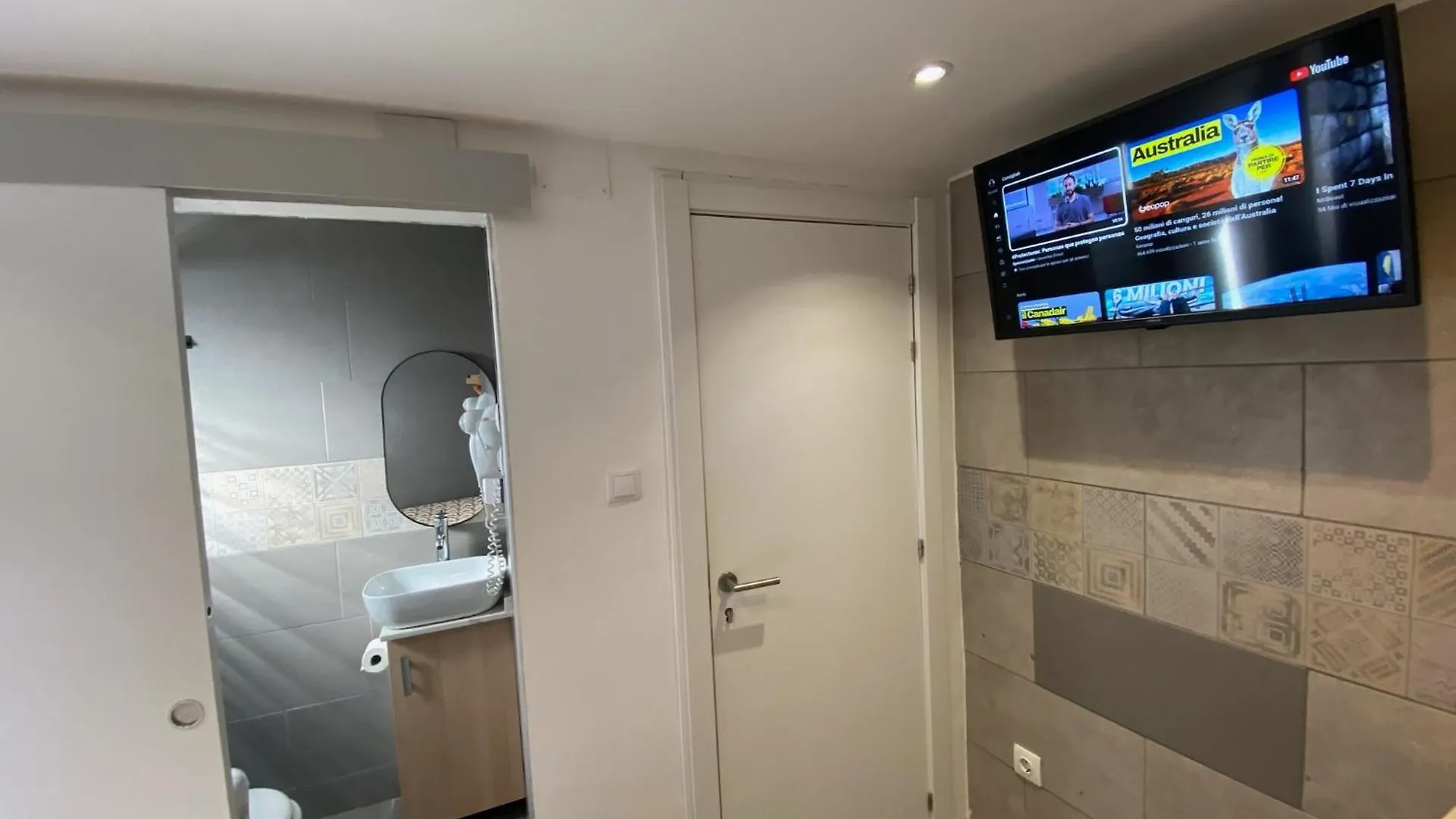 Suites Nuevas Con Bano Privado Frente Al Metro St Mwc Barcelona-Fira L'Hospitalet de Llobregat Apartment