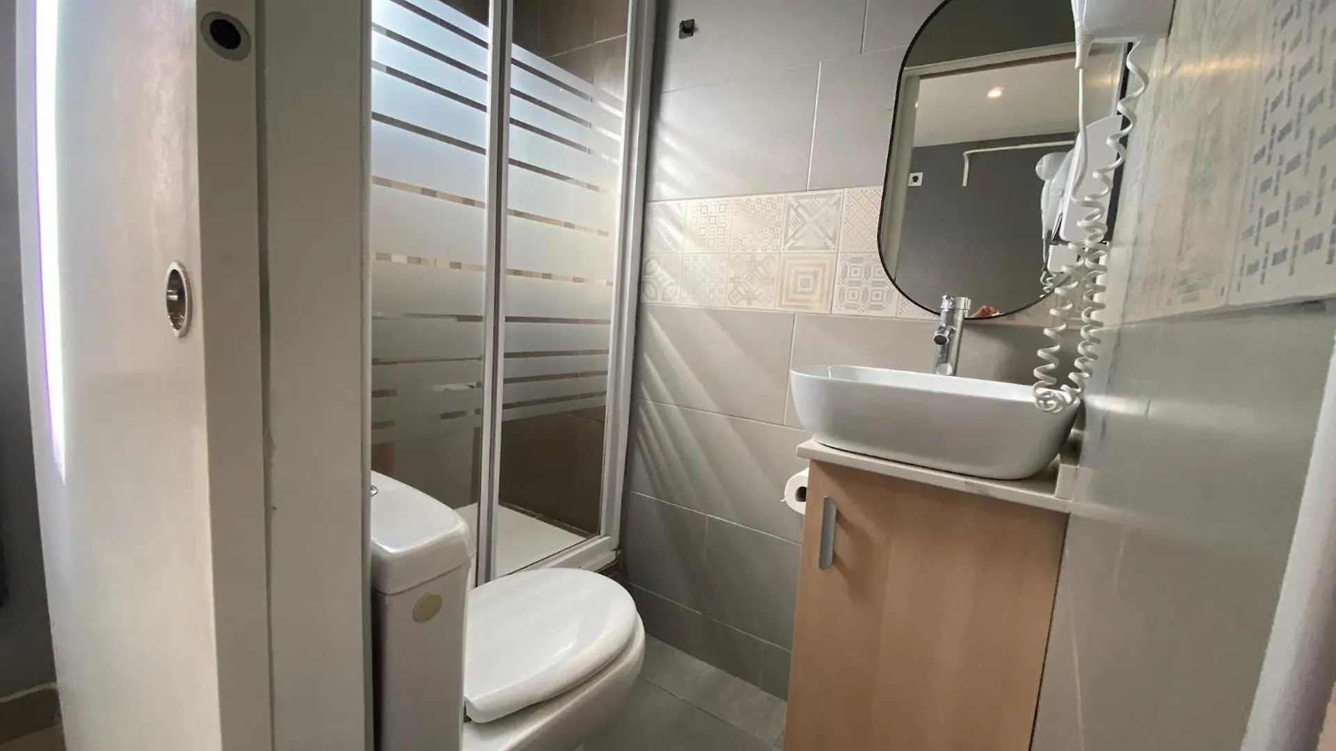 Suites Nuevas Con Bano Privado Frente Al Metro St Mwc Barcelona-Fira L'Hospitalet de Llobregat Espagne