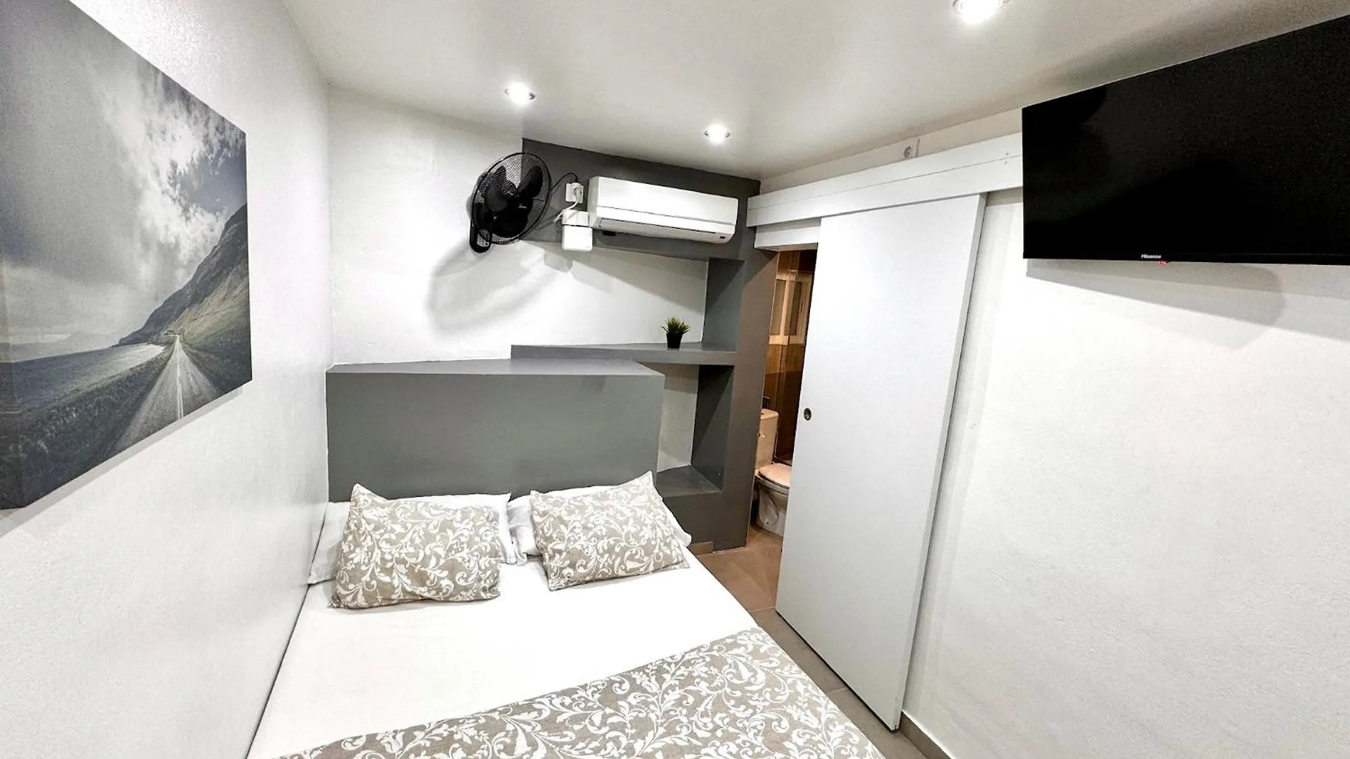 Suites Nuevas Con Bano Privado Frente Al Metro St Mwc Barcelona-Fira L'Hospitalet de Llobregat 0*,  Espagne