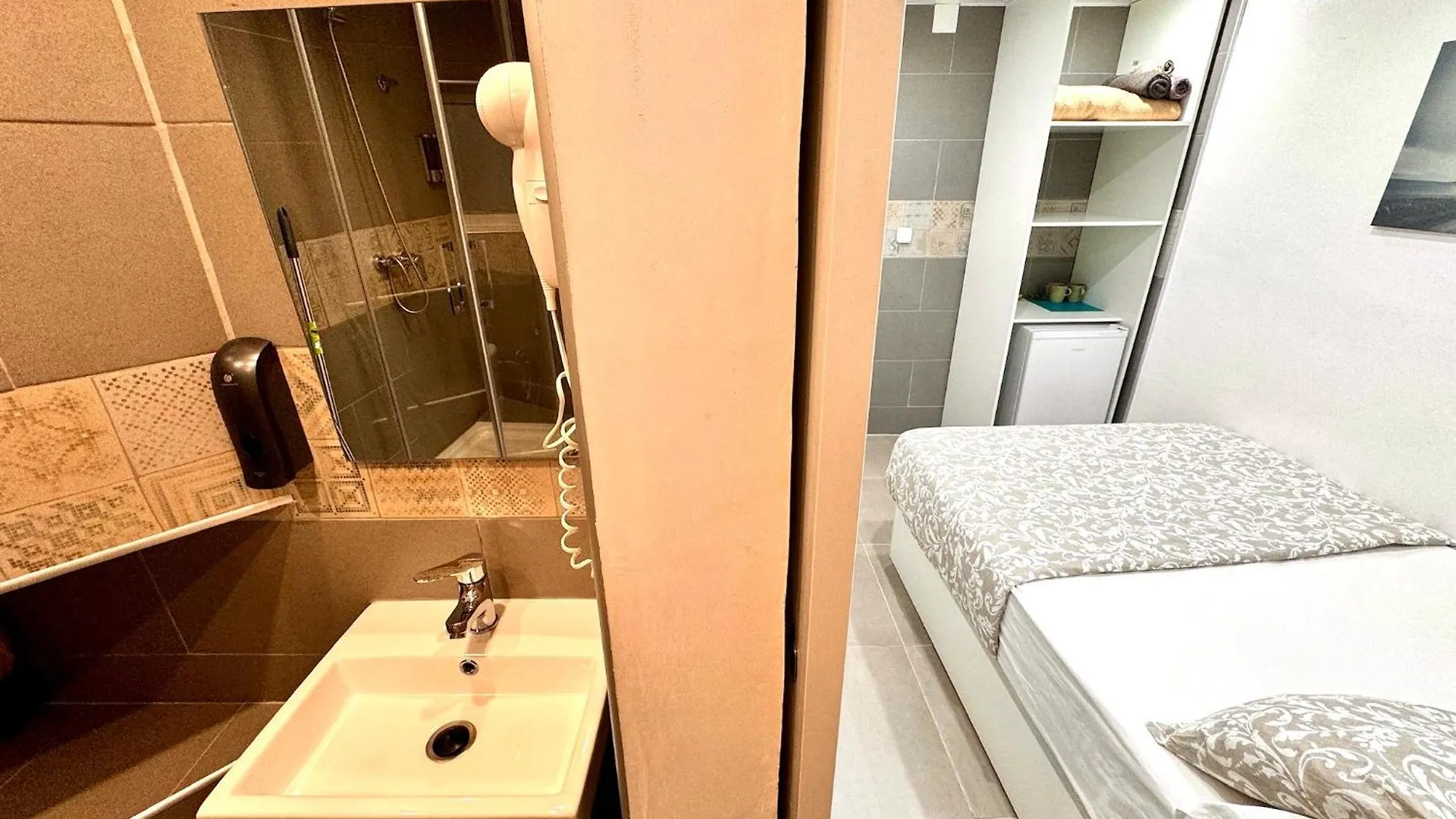 Apartment Suites Nuevas Con Bano Privado Frente Al Metro St Mwc Barcelona-Fira L'Hospitalet de Llobregat