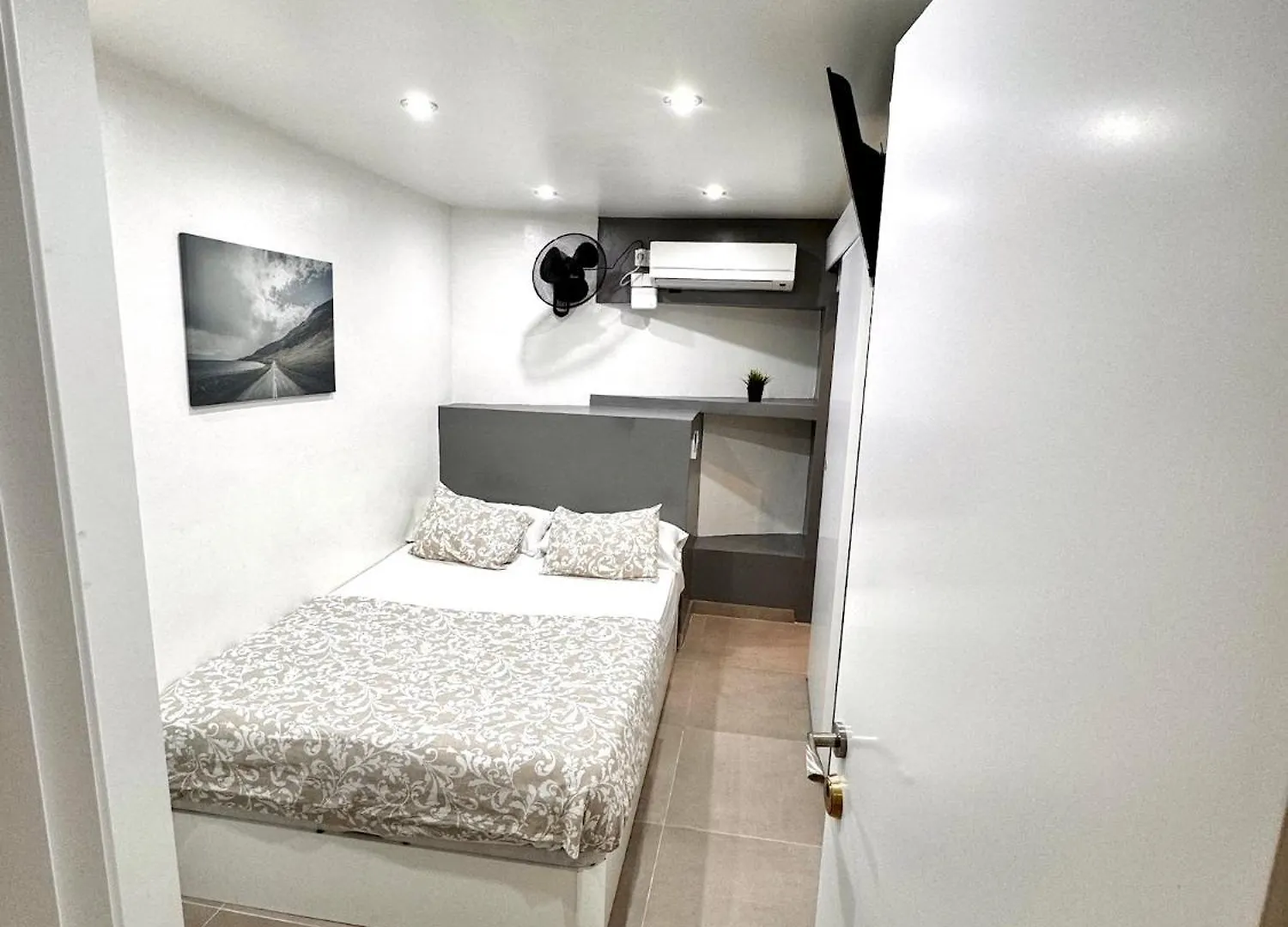 Apartment Suites Nuevas Con Bano Privado Frente Al Metro St Mwc Barcelona-Fira L'Hospitalet de Llobregat Spain