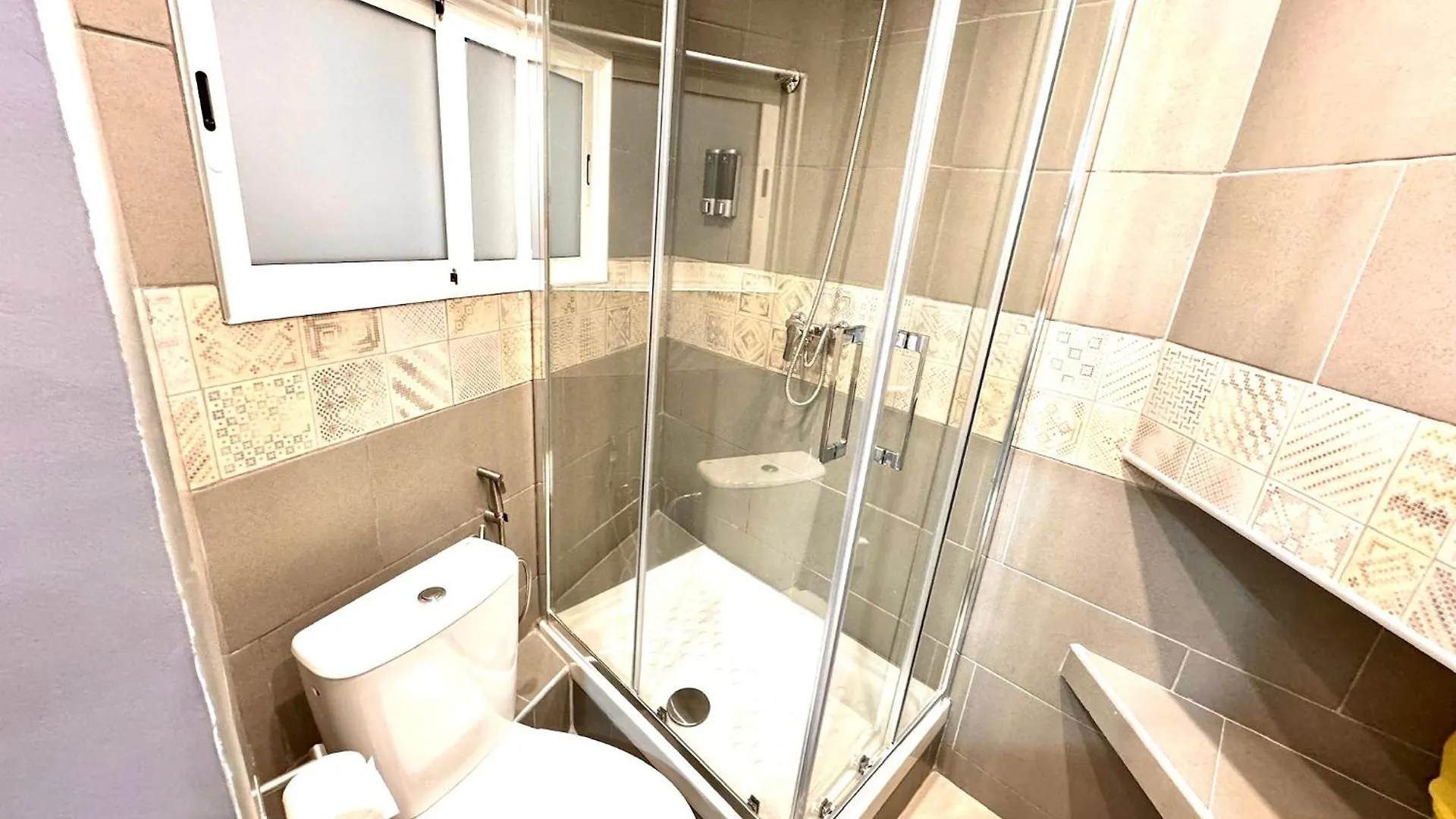 Suites Nuevas Con Bano Privado Frente Al Metro St Mwc Barcelona-Fira L'Hospitalet de Llobregat