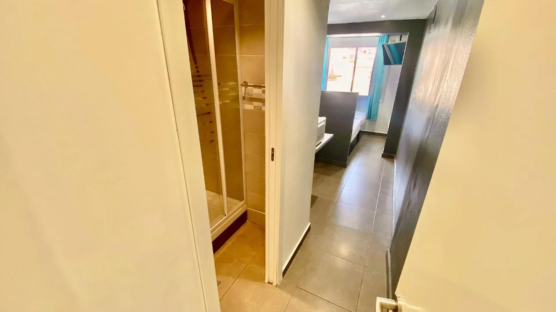 Suites Nuevas Con Bano Privado Frente Al Metro St Mwc Barcelona-Fira L'Hospitalet de Llobregat