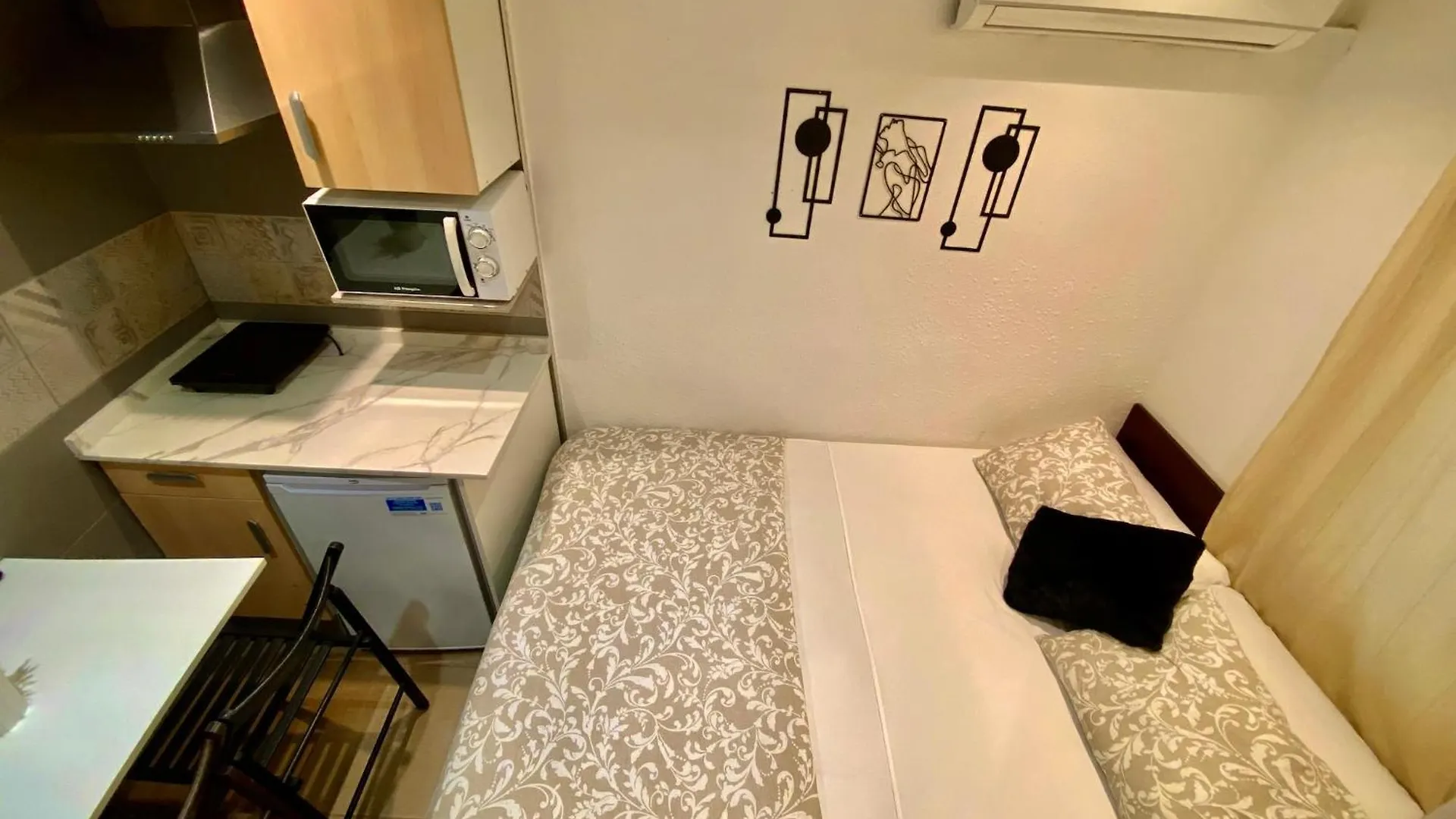 Apartment Suites Nuevas Con Bano Privado Frente Al Metro St Mwc Barcelona-Fira L'Hospitalet de Llobregat