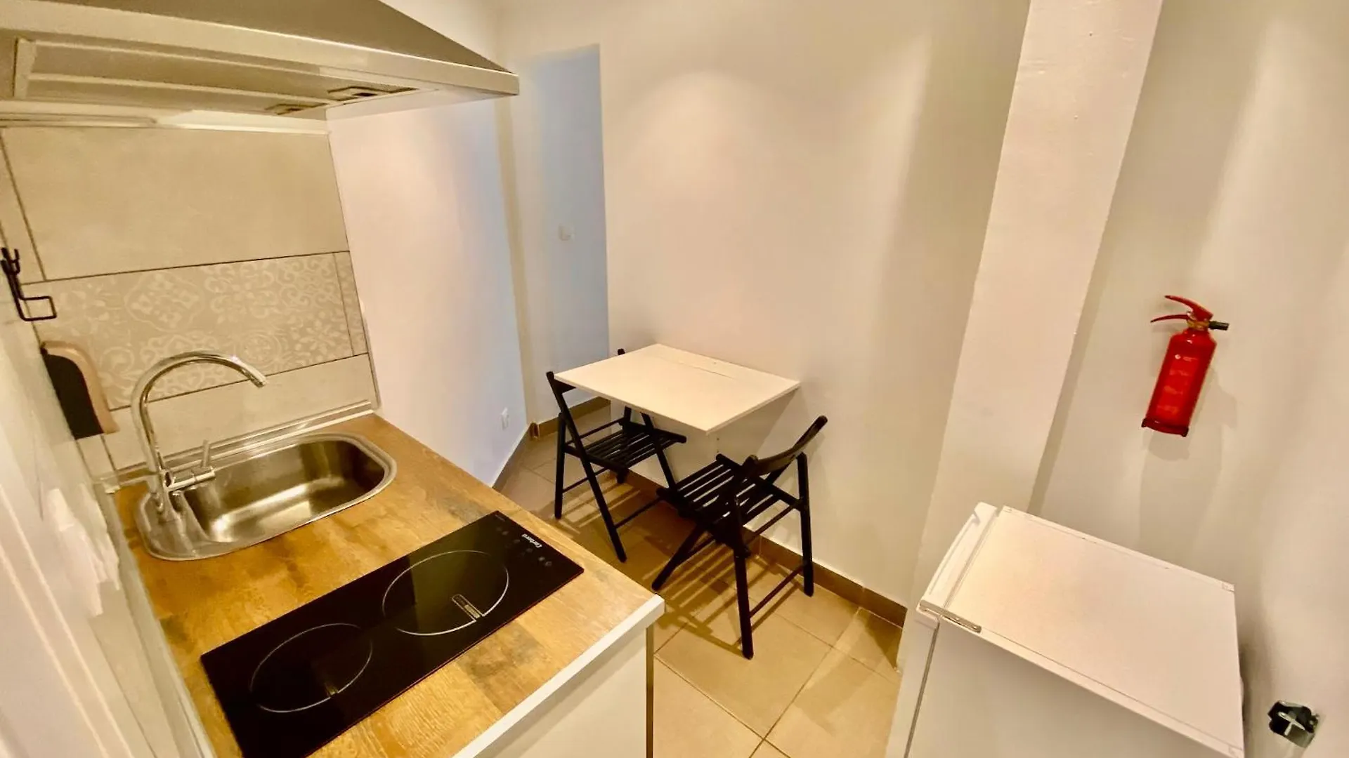 Suites Nuevas Con Bano Privado Frente Al Metro St Mwc Barcelona-Fira L'Hospitalet de Llobregat 0*,  Spain