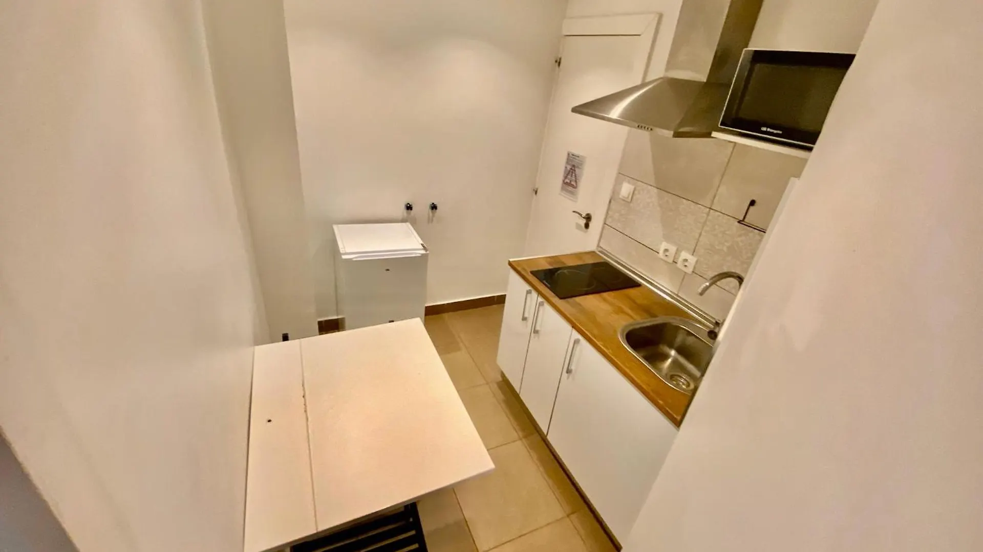 Suites Nuevas Con Bano Privado Frente Al Metro St Mwc Barcelona-Fira L'Hospitalet de Llobregat Spain