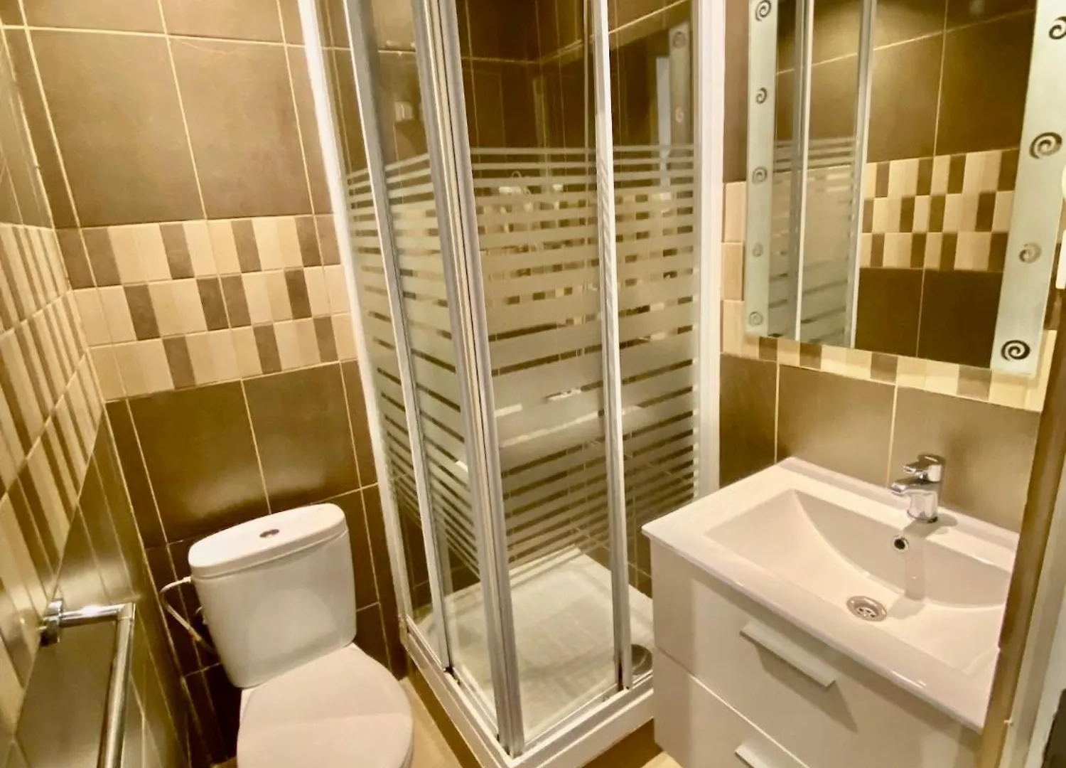 Suites Nuevas Con Bano Privado Frente Al Metro St Mwc Barcelona-Fira L'Hospitalet de Llobregat