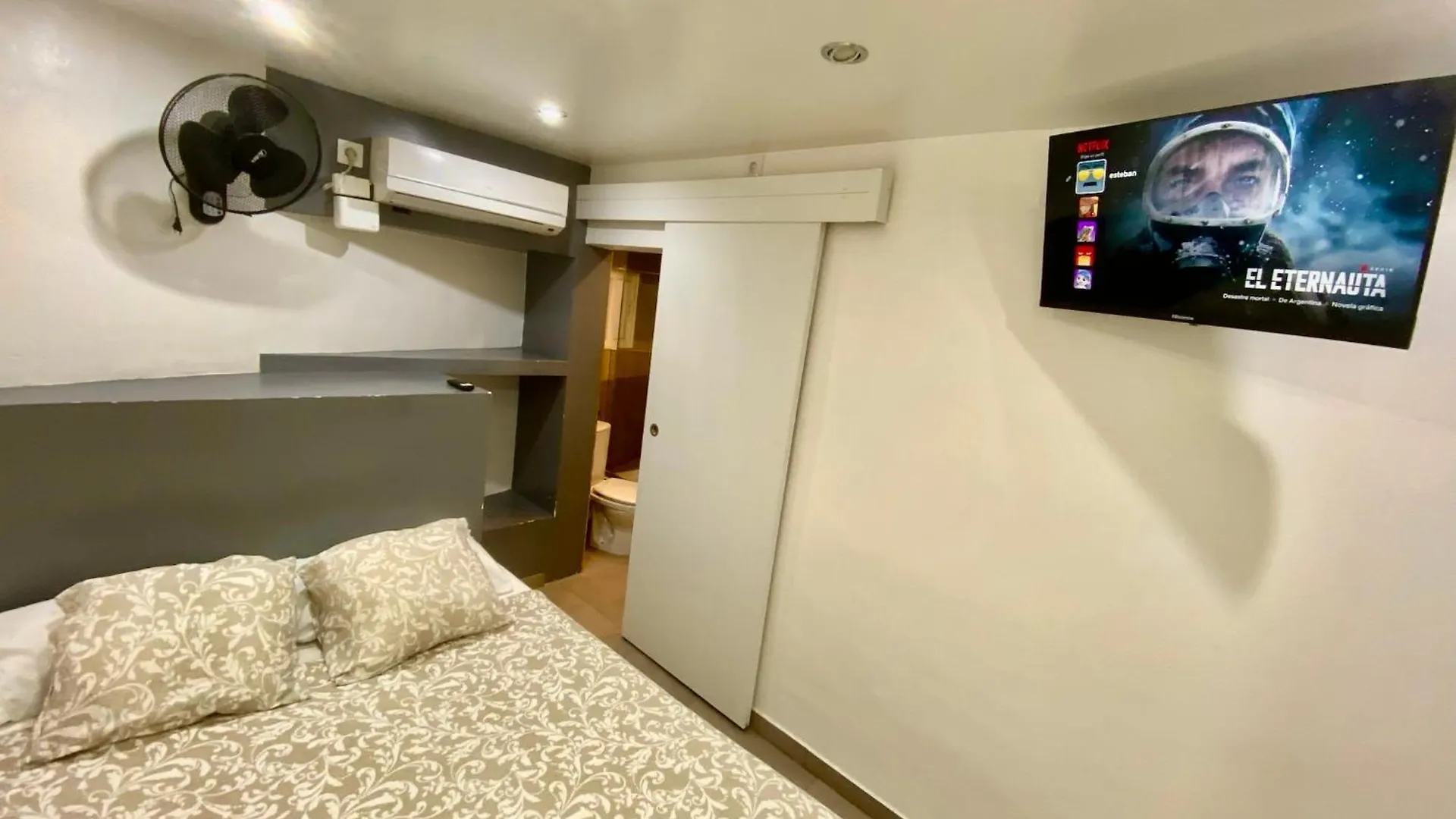 Suites Nuevas Con Bano Privado Frente Al Metro St Mwc Barcelona-Fira L'Hospitalet de Llobregat
