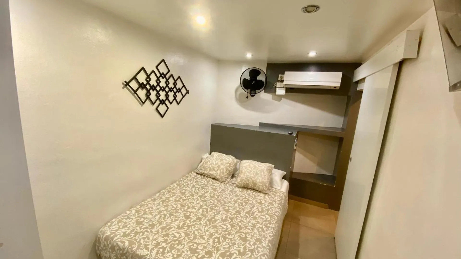 Apartment Suites Nuevas Con Bano Privado Frente Al Metro St Mwc Barcelona-Fira L'Hospitalet de Llobregat