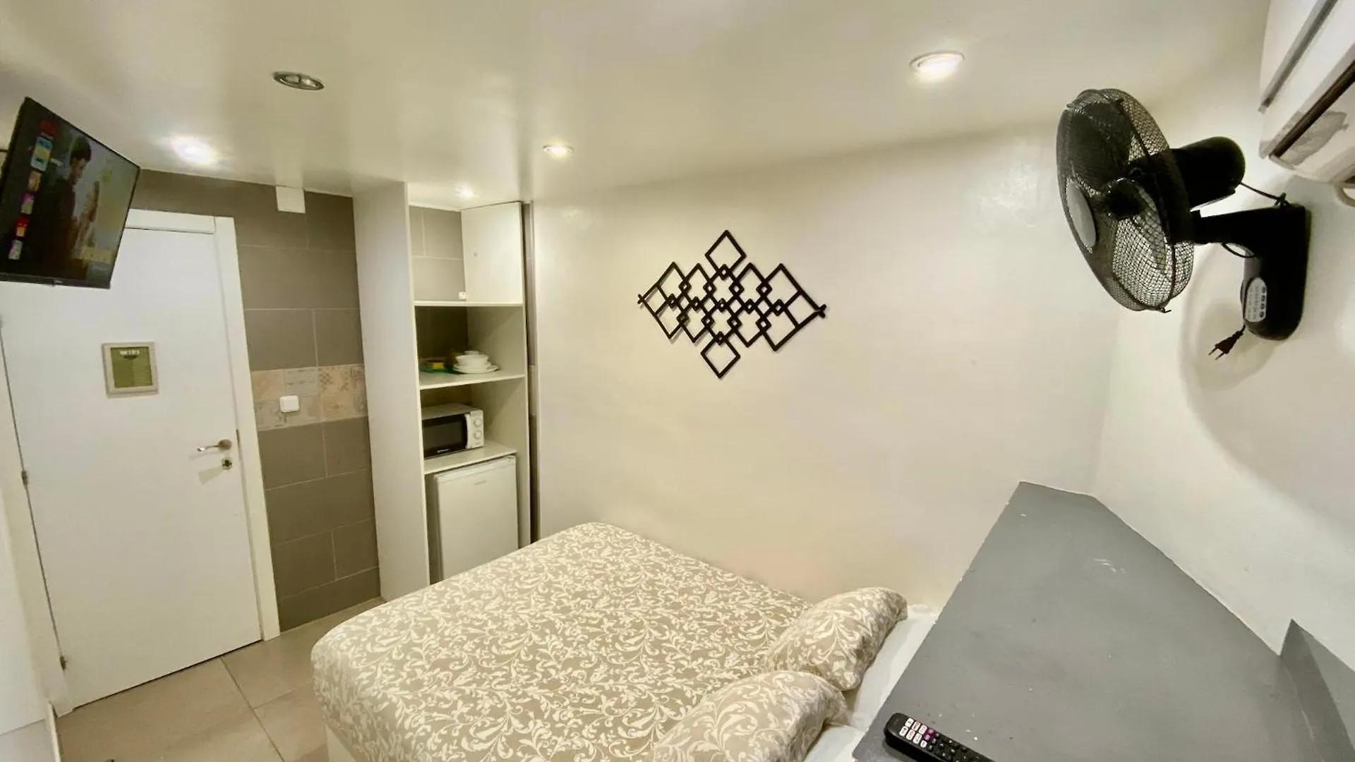 Suites Nuevas Con Bano Privado Frente Al Metro St Mwc Barcelona-Fira L'Hospitalet de Llobregat 0*,