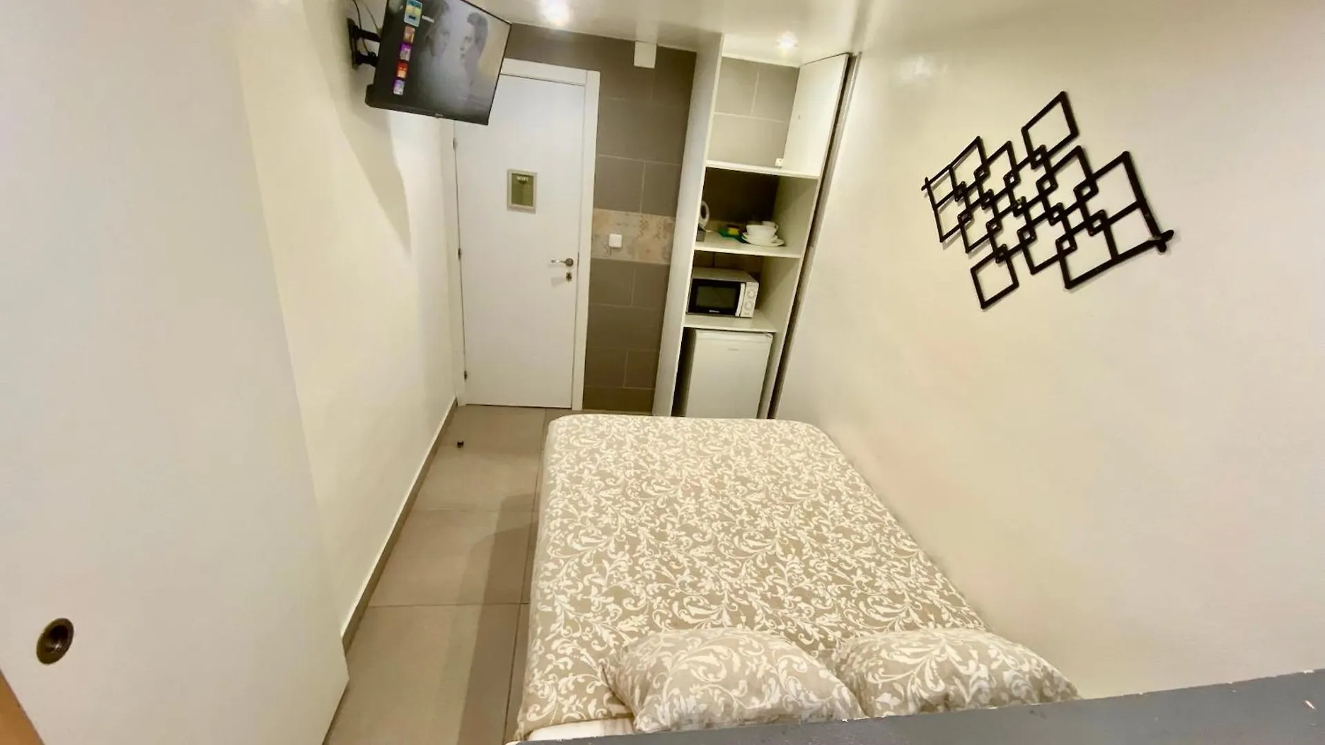 Suites Nuevas Con Bano Privado Frente Al Metro St Mwc Barcelona-Fira L'Hospitalet de Llobregat Apartment