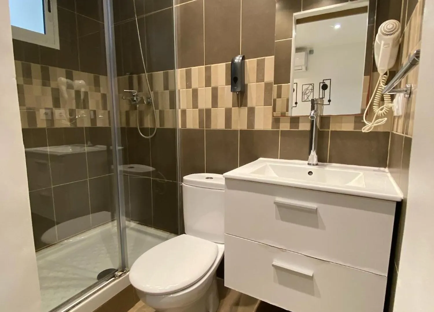 Apartment Suites Nuevas Con Bano Privado Frente Al Metro St Mwc Barcelona-Fira L'Hospitalet de Llobregat Spain