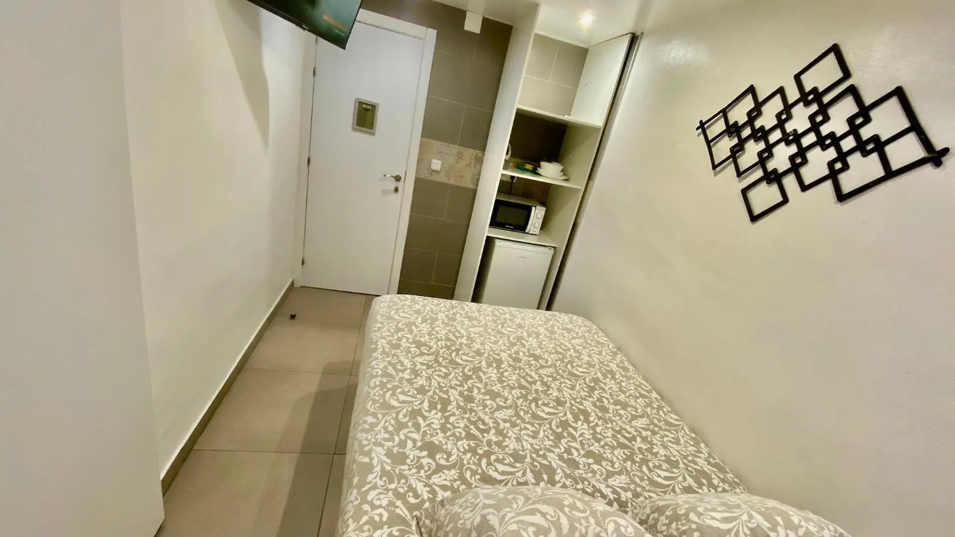 Suites Nuevas Con Bano Privado Frente Al Metro St Mwc Barcelona-Fira L'Hospitalet de Llobregat 0*,