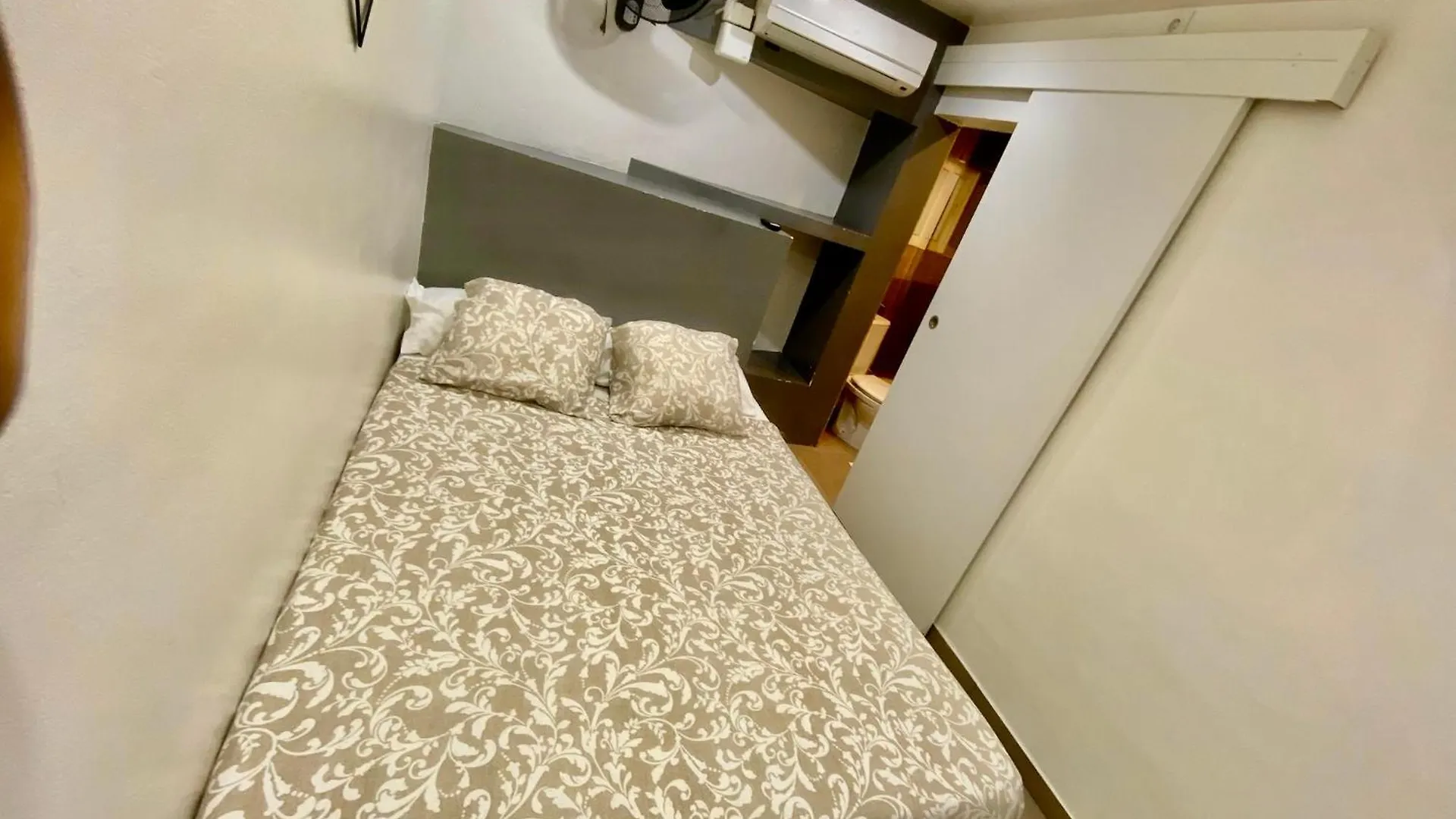 Apartment Suites Nuevas Con Bano Privado Frente Al Metro St Mwc Barcelona-Fira L'Hospitalet de Llobregat Spain