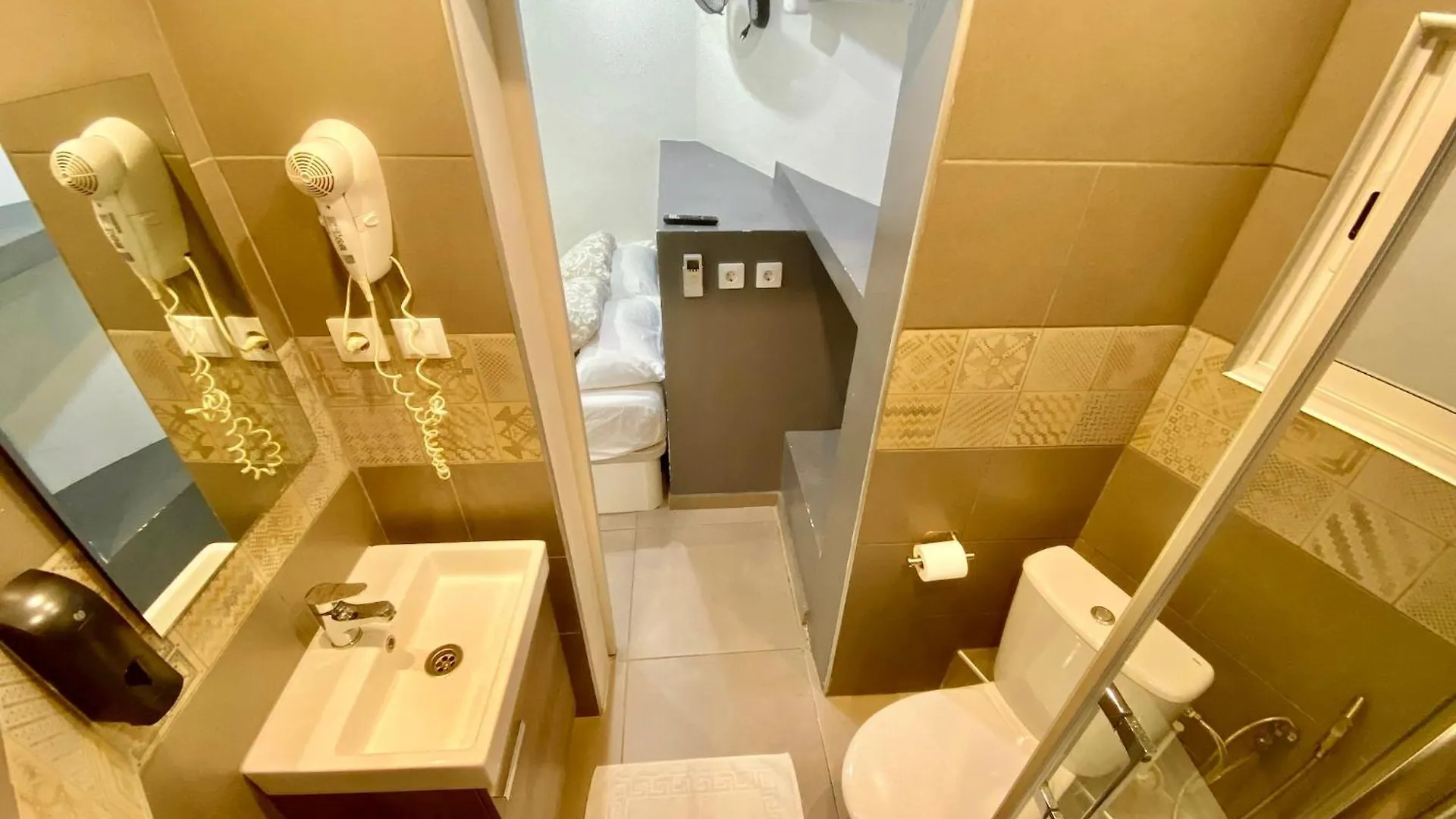 Suites Nuevas Con Bano Privado Frente Al Metro St Mwc Barcelona-Fira L'Hospitalet de Llobregat Appartement