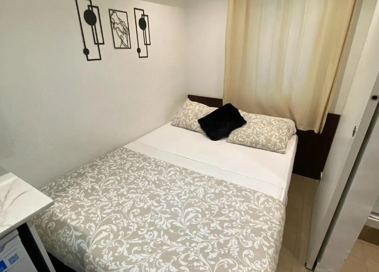 Suites Nuevas Con Bano Privado Frente Al Metro St Mwc Barcelona-Fira L'Hospitalet de Llobregat Apartment